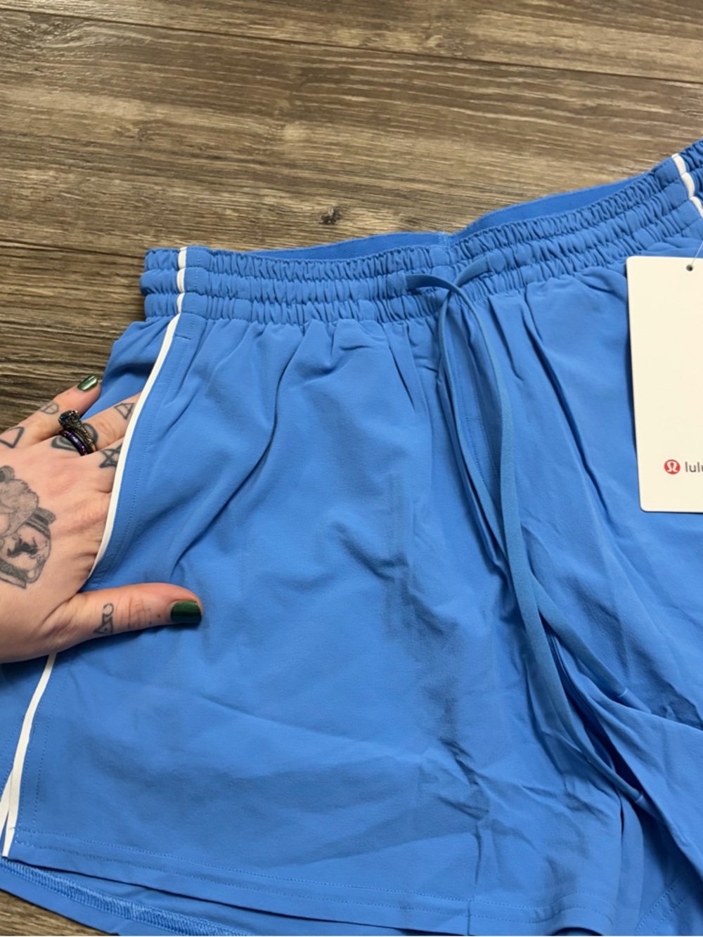 NWT Lululemon Court Rival High-Rise Short 3" (Pool Party/White) Size 4 - Picture 7 of 10